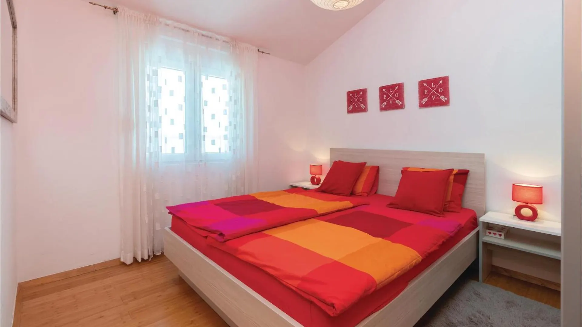Cozy Home In Tkon With Wifi