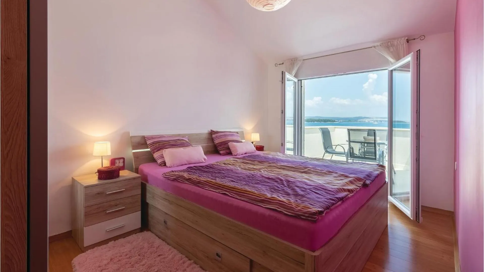 Cozy Home In Tkon With Wifi