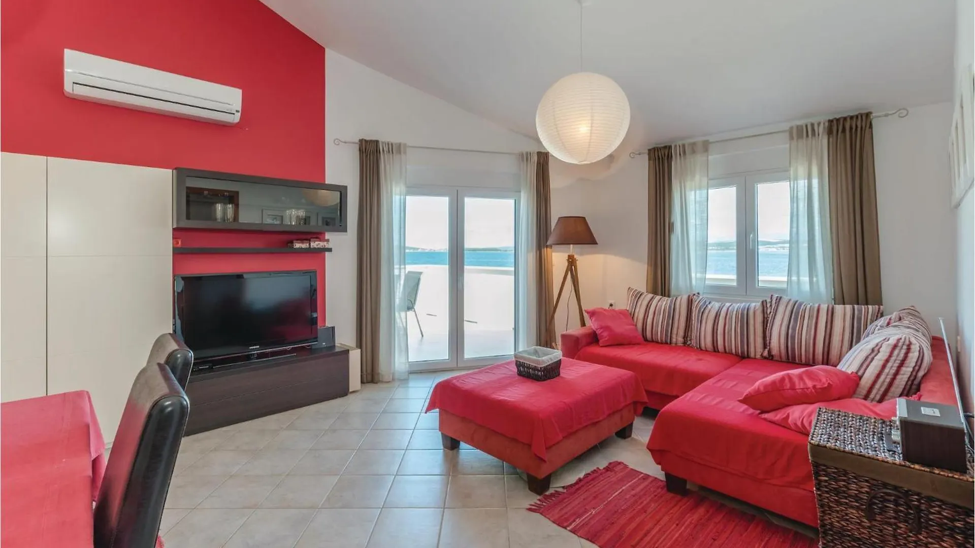 Cozy Home In Tkon With Wifi
