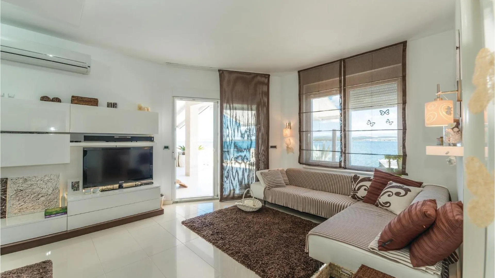 Cozy Home In Tkon With Wifi
